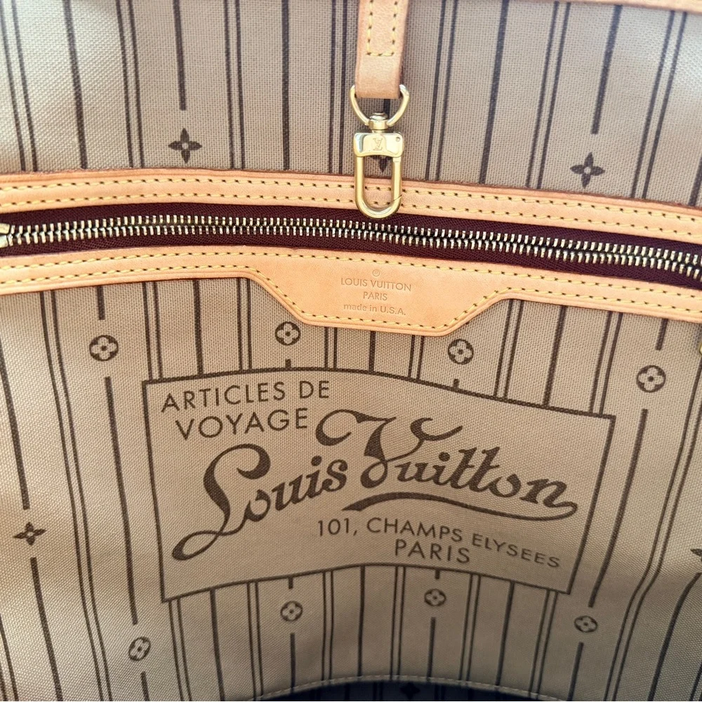 Louis Vuitton Monogram Tote in Brown and Tan - Picture 4 of 8